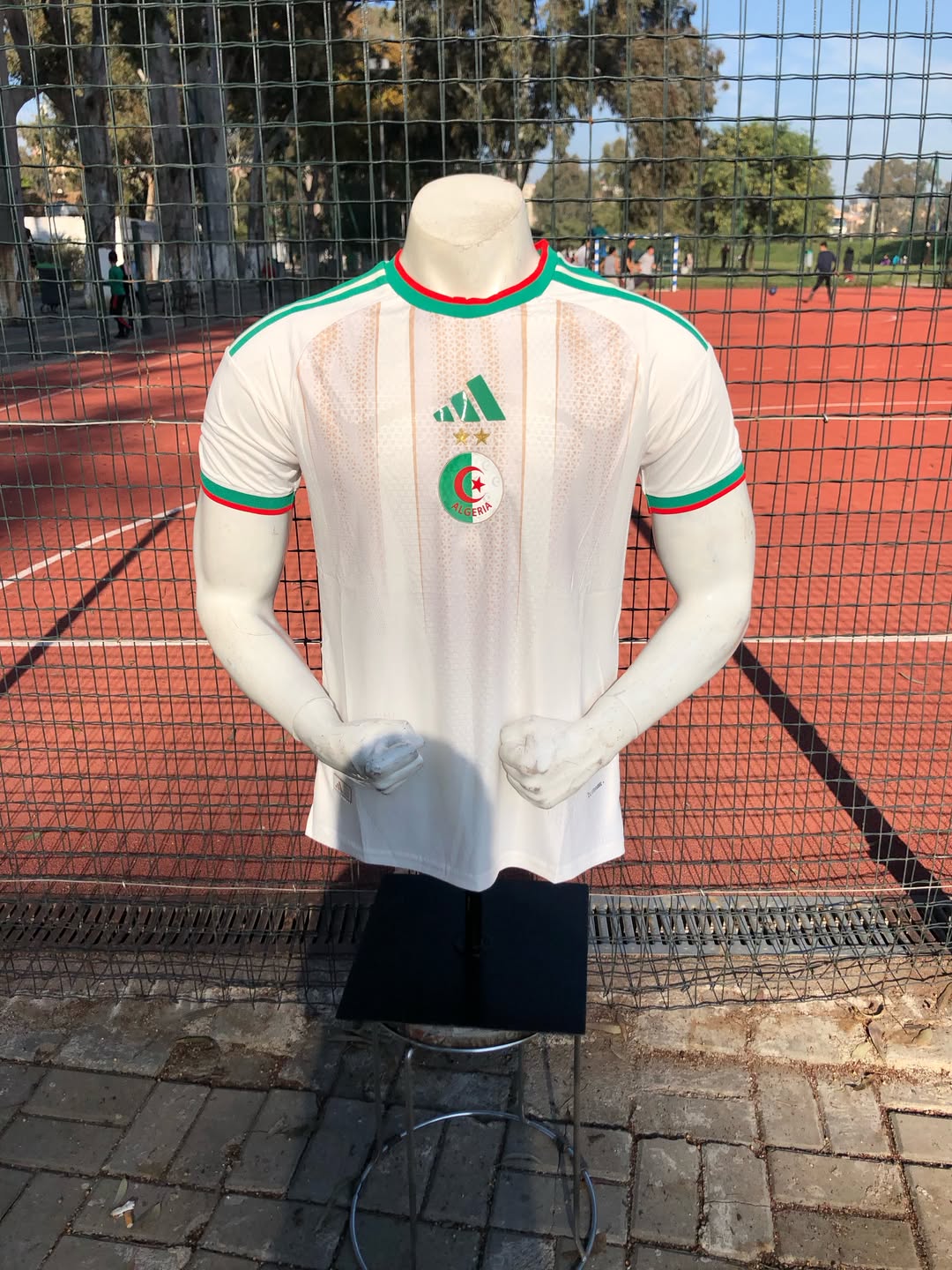 قميص المنتخب الجزائري بتصميم أنيق وجودة ممتازة